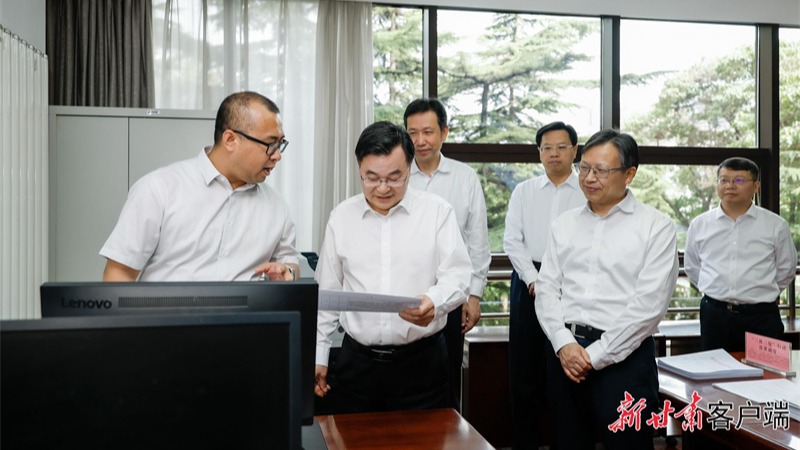 胡昌升在省紀委監委機關調研時強調牢固樹立以人民為中心的發展思想 加力整治群眾身邊不正之風和腐敗問題